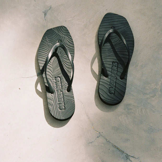 SLEEPERS Premium Grade Tapered Rubber Flip flops in Black