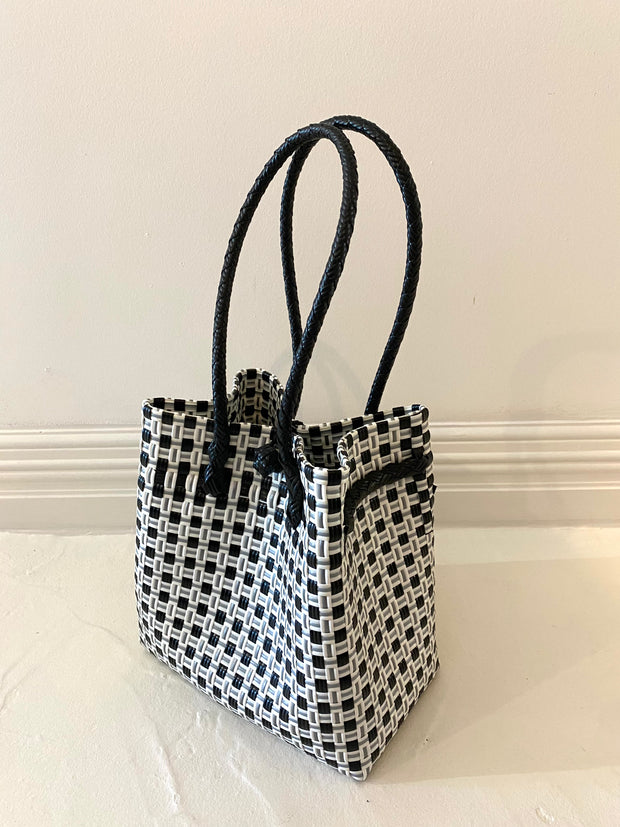 Medium Beach Tote in Black & White