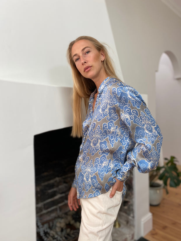 HOTEL The Fleurs Silk Blouse in Sky Blue Cloud